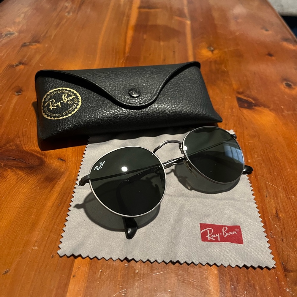 Ray-Ban Round Sunglasses with Case